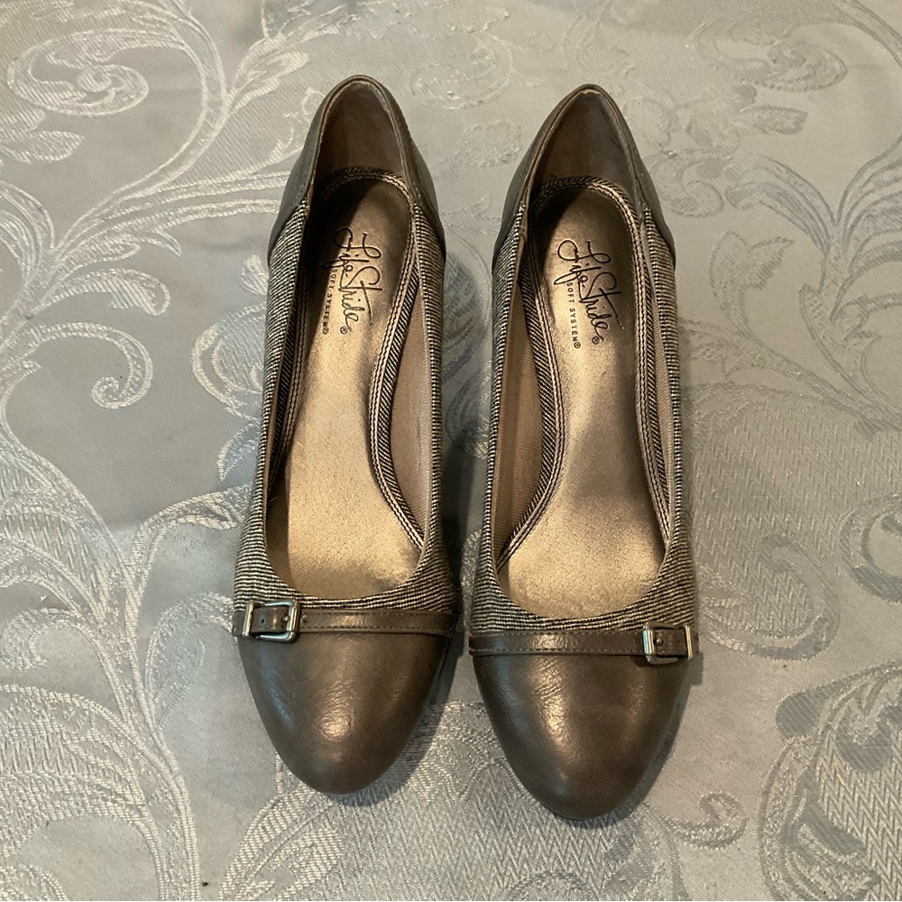 Gray 2.5 Inch Pumps